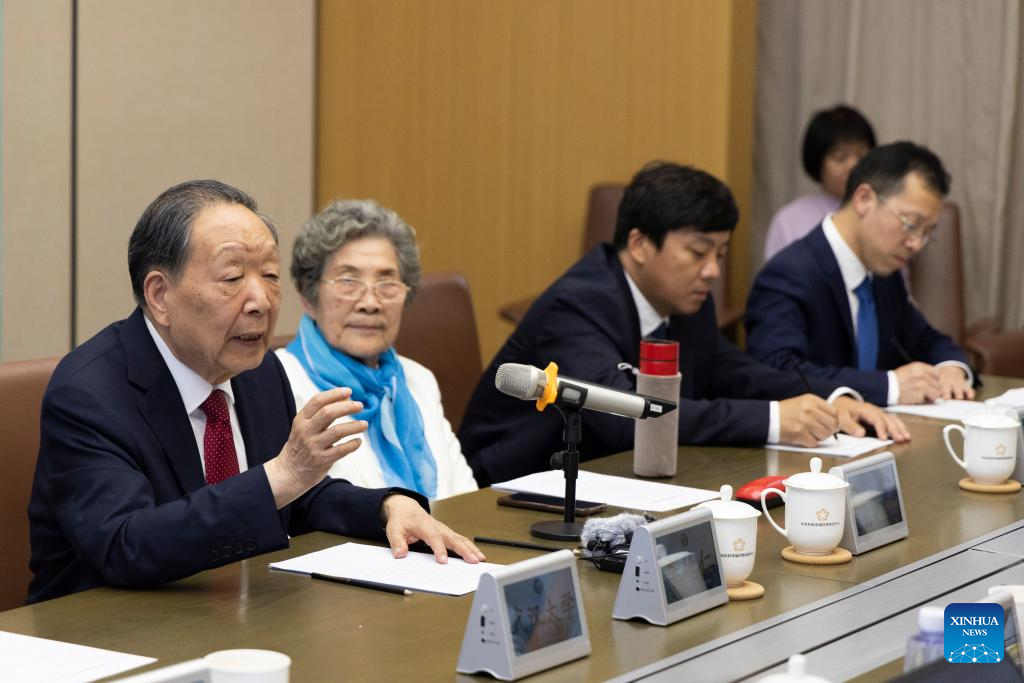 Two scientists win China's top sci-tech award