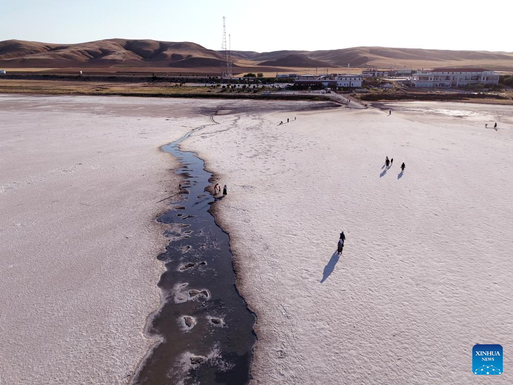 View of Salt Lake in Türkiye