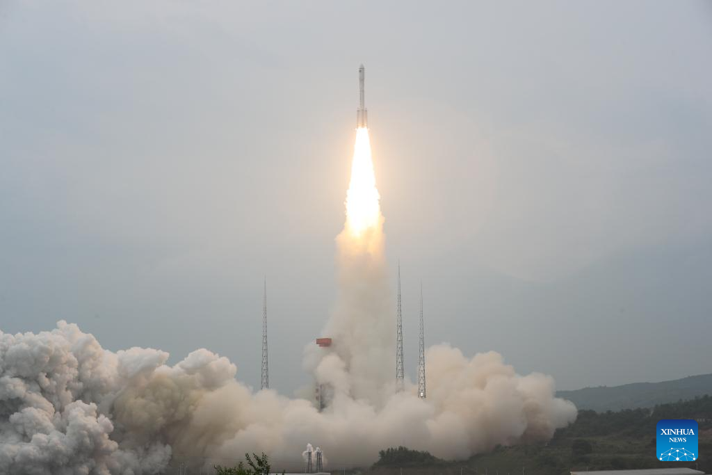 China successfully launches new satellite group