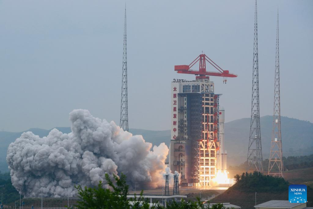 China successfully launches new satellite group