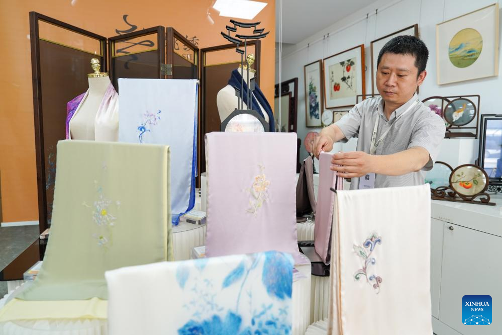 A glimpse of Suzhou embroidery industrial base in Suzhou