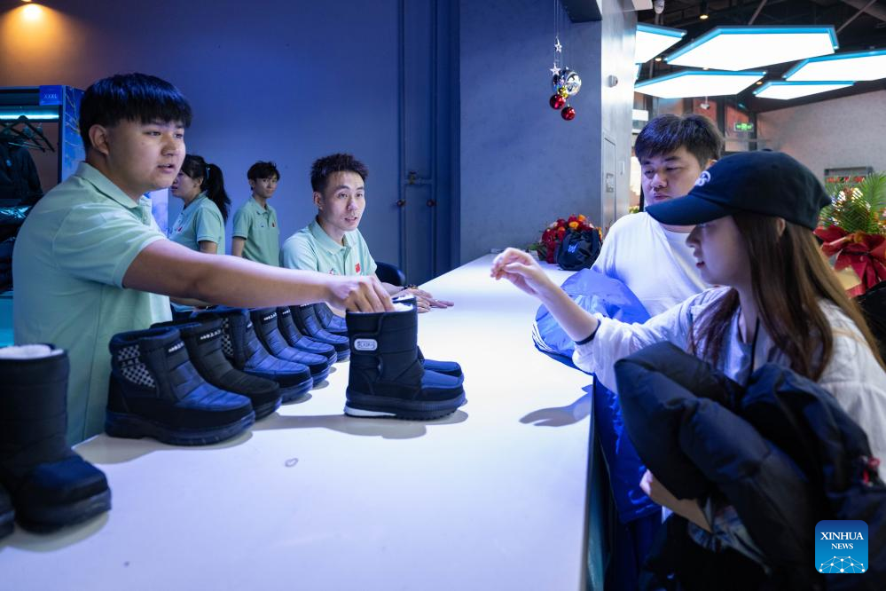 World's largest indoor ice, snow theme park opens in China's Harbin