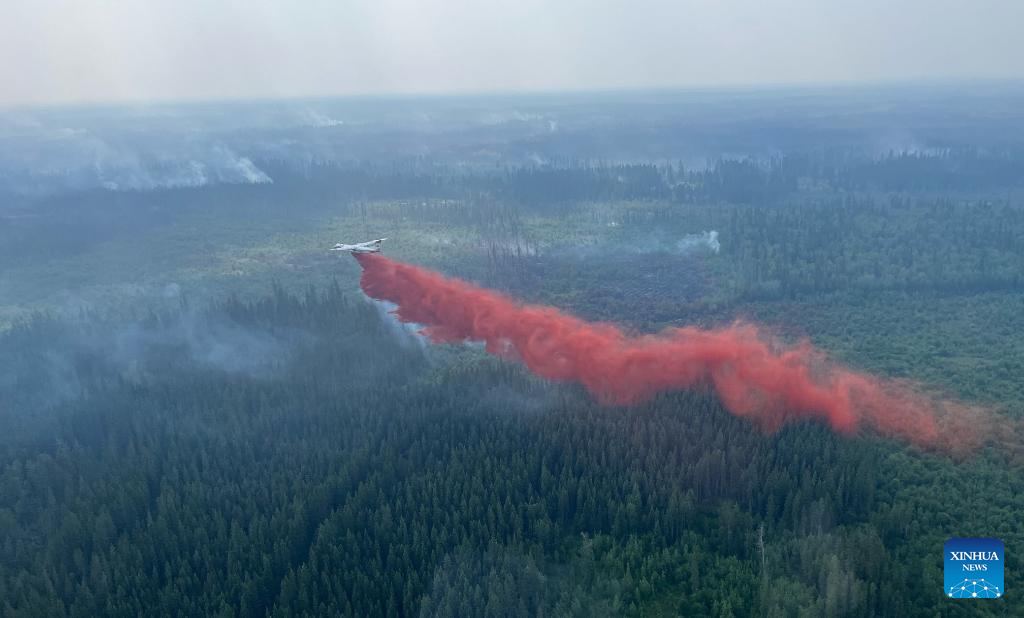 Firefighters battle wildfire fueled by heat wave in Canada