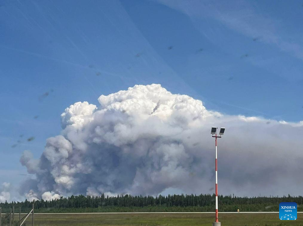 Firefighters battle wildfire fueled by heat wave in Canada