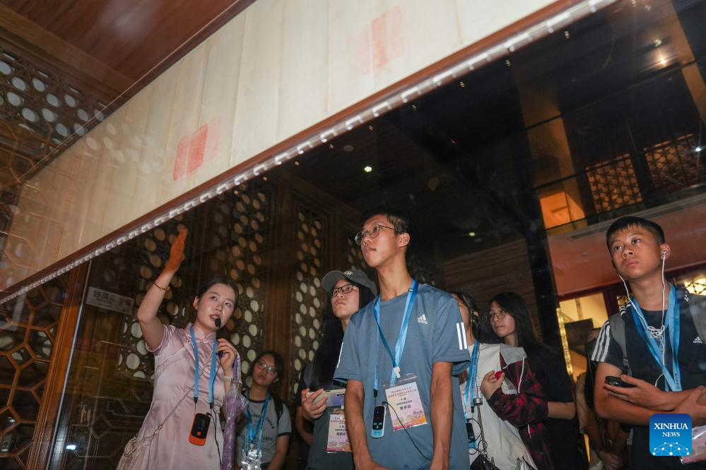 Teenagers from HK participate in study tour in E China's Jiangsu