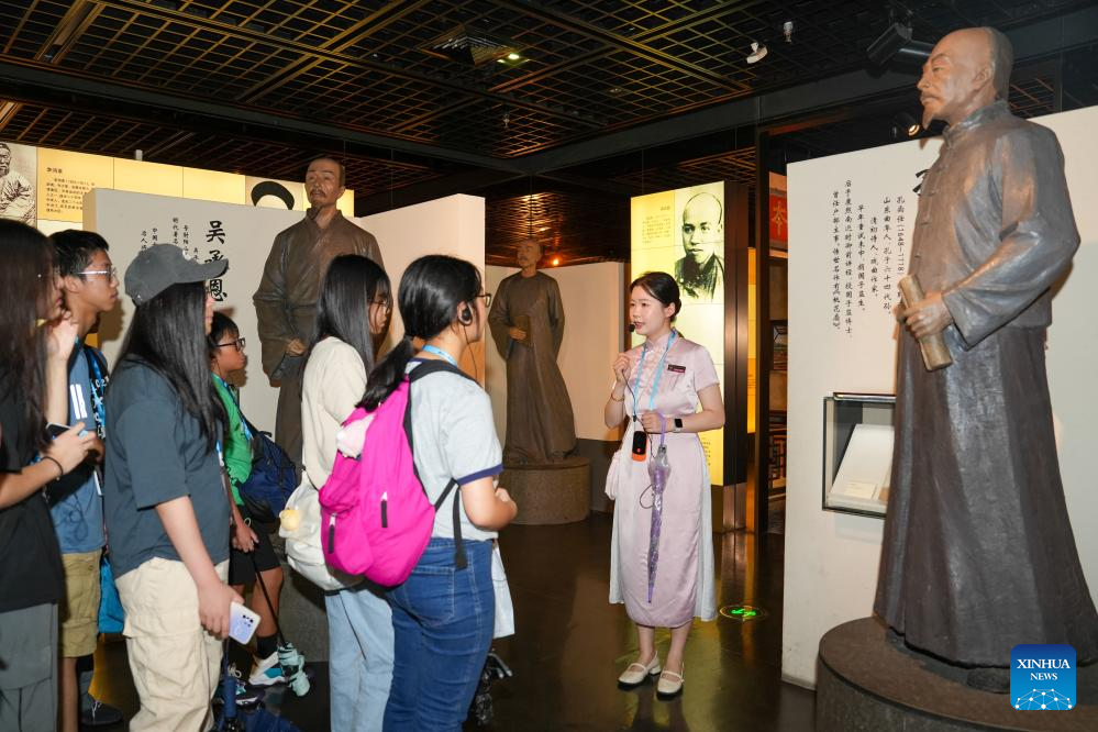 Teenagers from HK participate in study tour in E China's Jiangsu