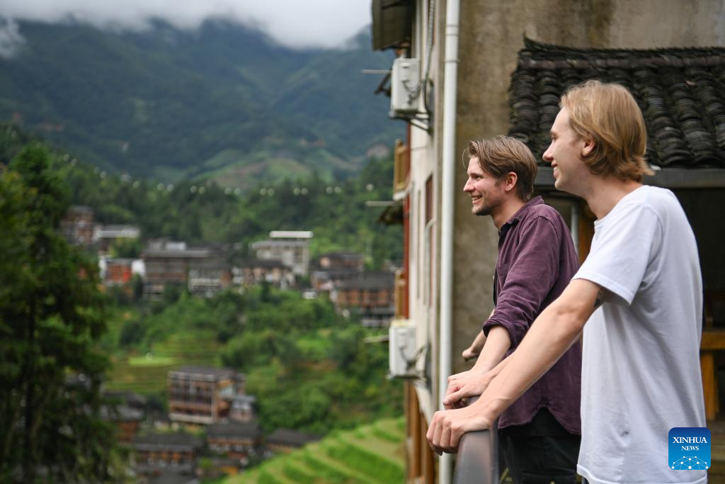 Homestay service burgeons at Dazhai Village in S China