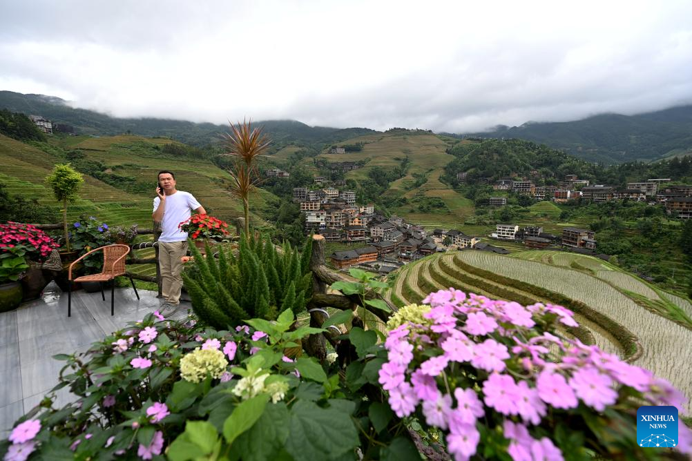 Homestay service burgeons at Dazhai Village in S China