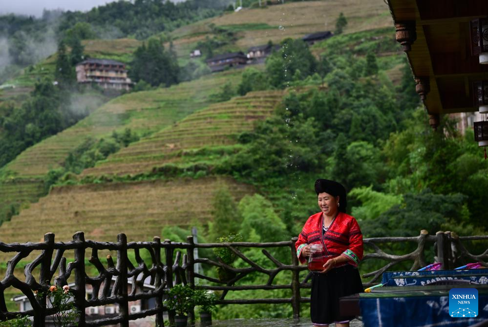 Homestay service burgeons at Dazhai Village in S China