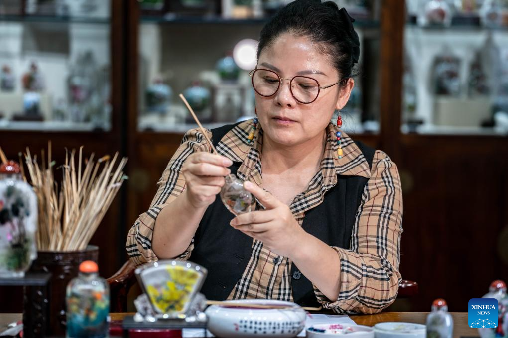 Pic story: interior of inside painting in Kunming, China's Yunnan