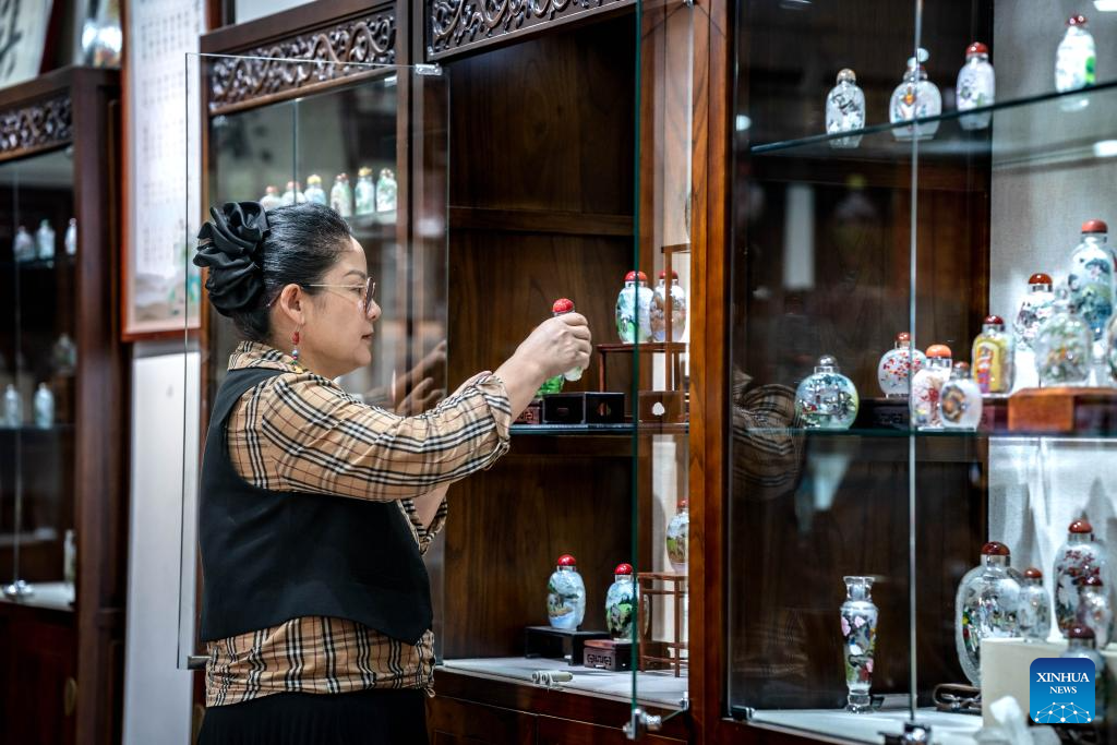 Pic story: interior of inside painting in Kunming, China's Yunnan