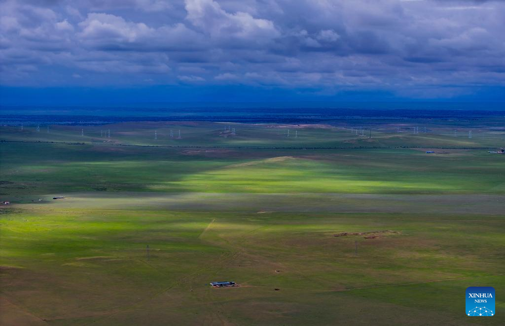 Scenery of grassland in north China's Inner Mongolia