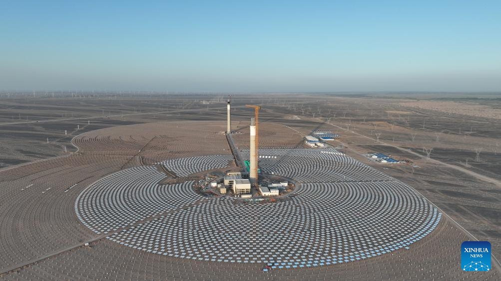 Across China: Solar thermal power station generates electricity by chasing sunlight