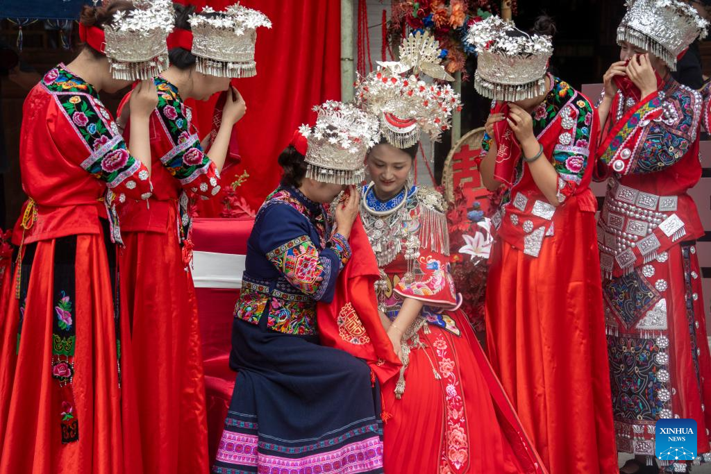 Local authorities in SW China leverage ethnic features to boost summer tourism