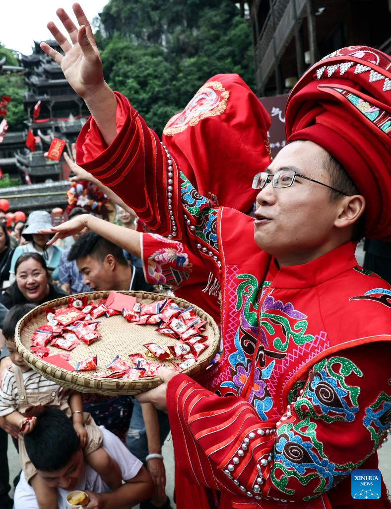 Local authorities in SW China leverage ethnic features to boost summer tourism