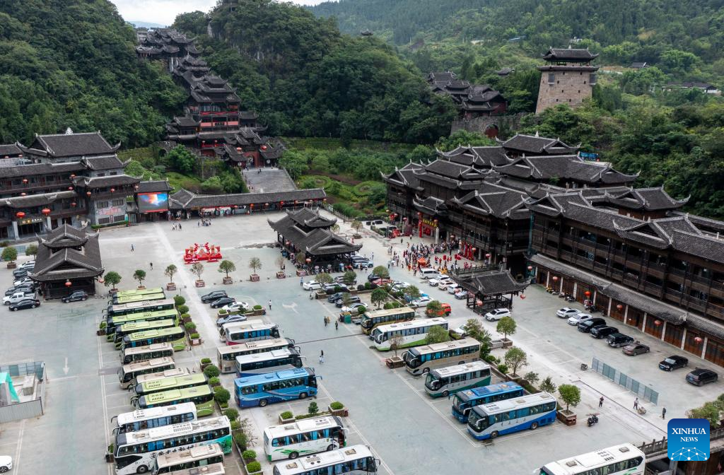 Local authorities in SW China leverage ethnic features to boost summer tourism