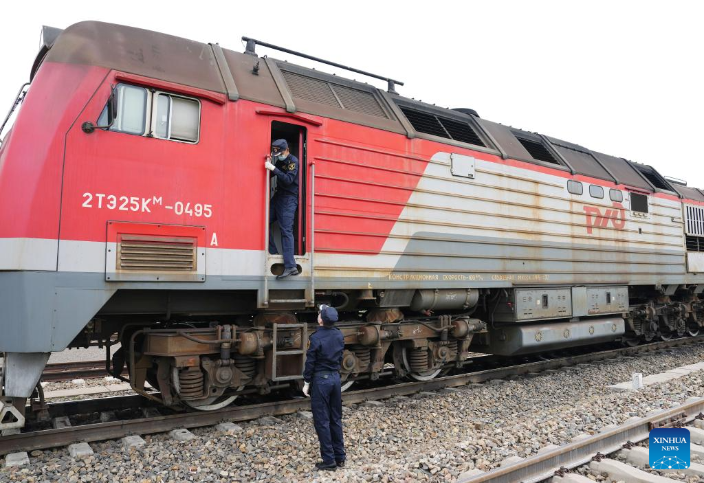 Manzhouli railway port handles 2,327 China-Europe freight train trips in 1st half of 2024