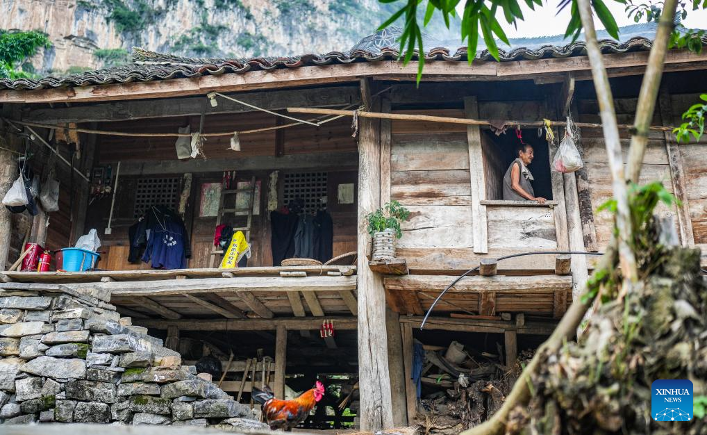 SW China's Tianmen Village features original landscape, traditional folk activities