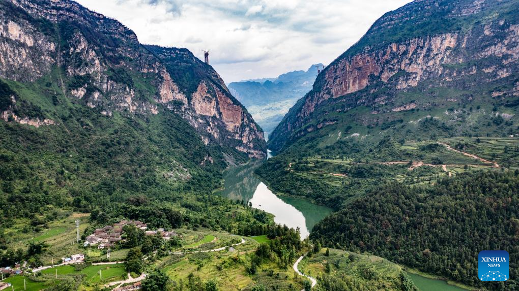 SW China's Tianmen Village features original landscape, traditional folk activities