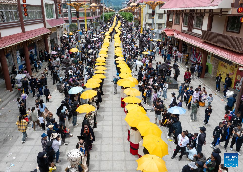 Traditional torch festival of Yi ethnic group staged in SW China