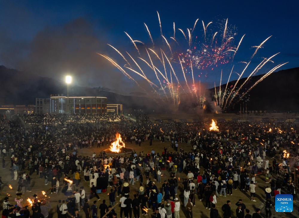 Traditional torch festival of Yi ethnic group staged in SW China