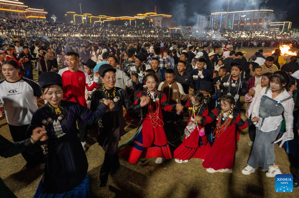 Traditional torch festival of Yi ethnic group staged in SW China