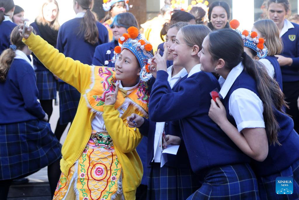 Members of Guangzhou Opera House Children's Choir visit Wellington East Girls' College in New Zealand