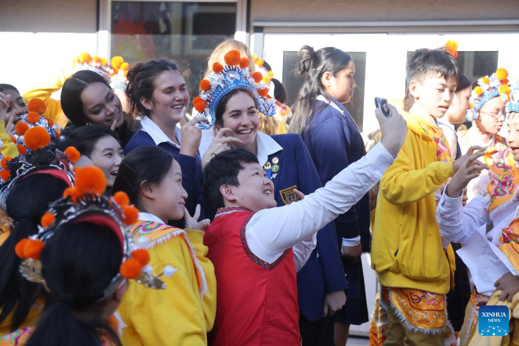 Members of Guangzhou Opera House Children's Choir visit Wellington East Girls' College in New Zealand