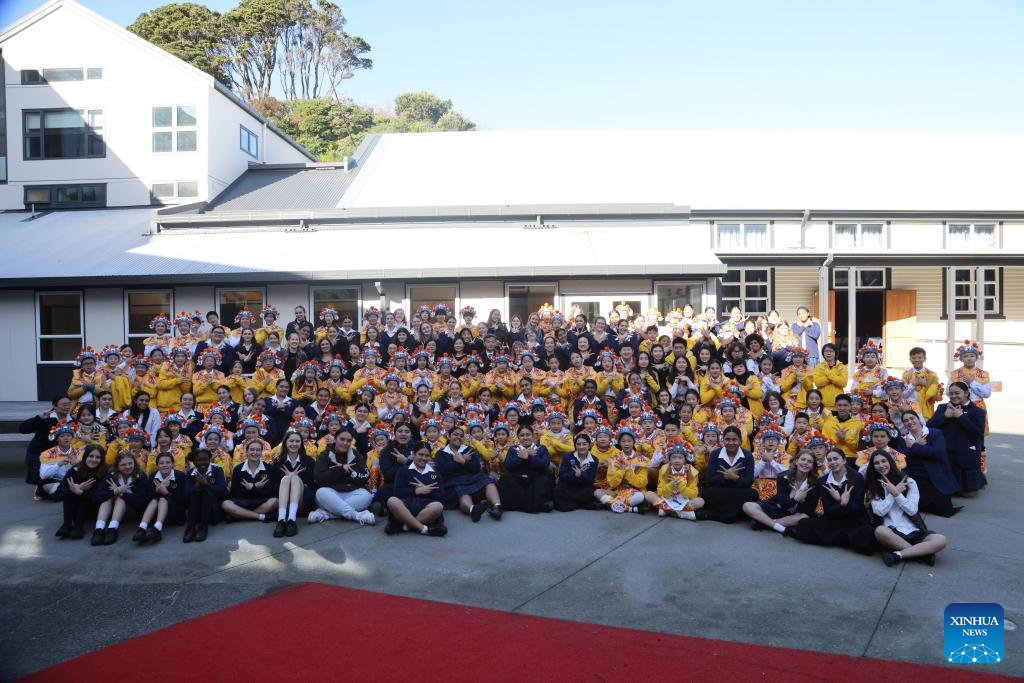 Members of Guangzhou Opera House Children's Choir visit Wellington East Girls' College in New Zealand