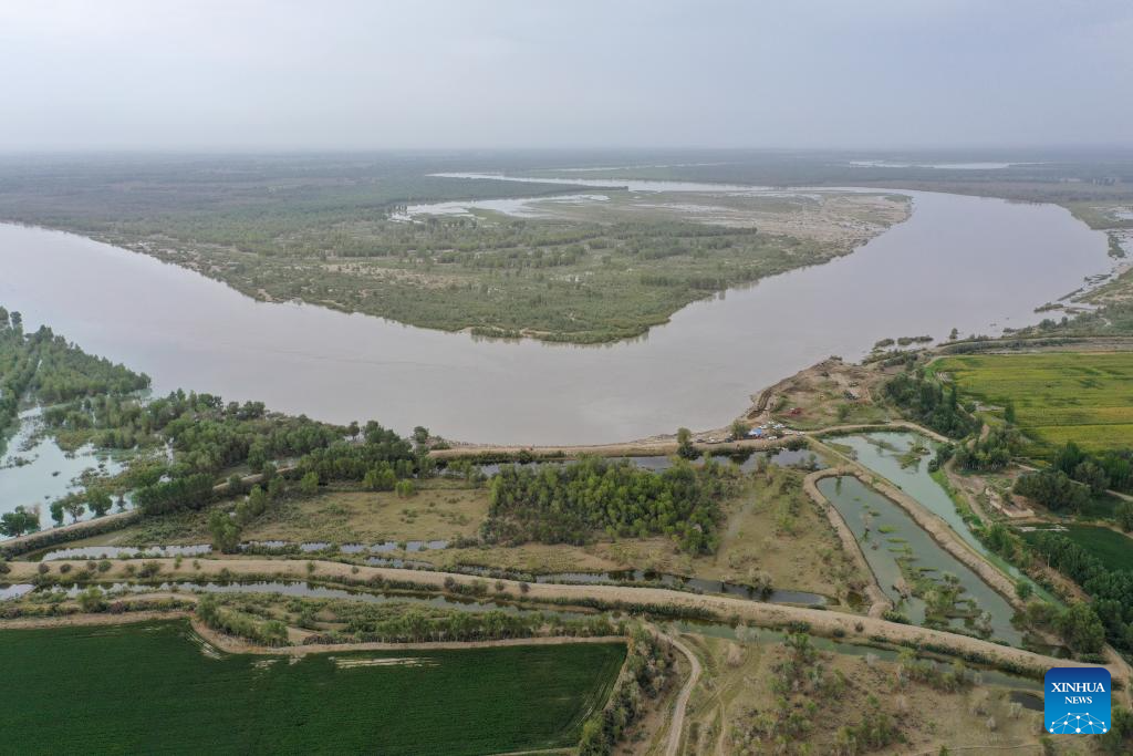 NW China's Xinjiang mobilizes emergency responding teams for flood control amid water level alert