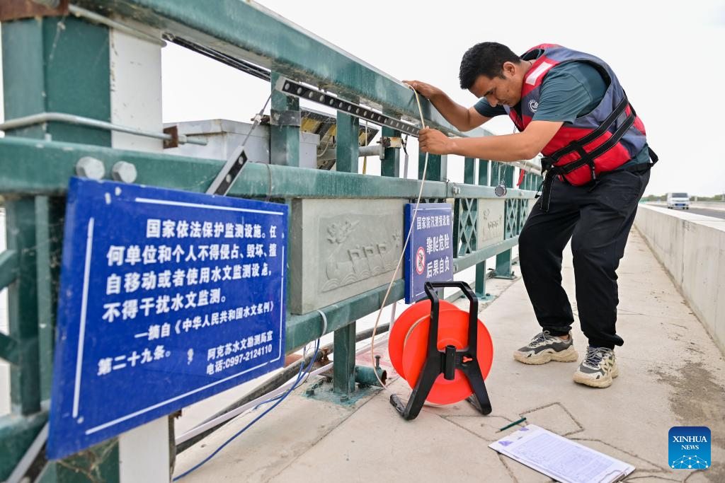 NW China's Xinjiang mobilizes emergency responding teams for flood control amid water level alert