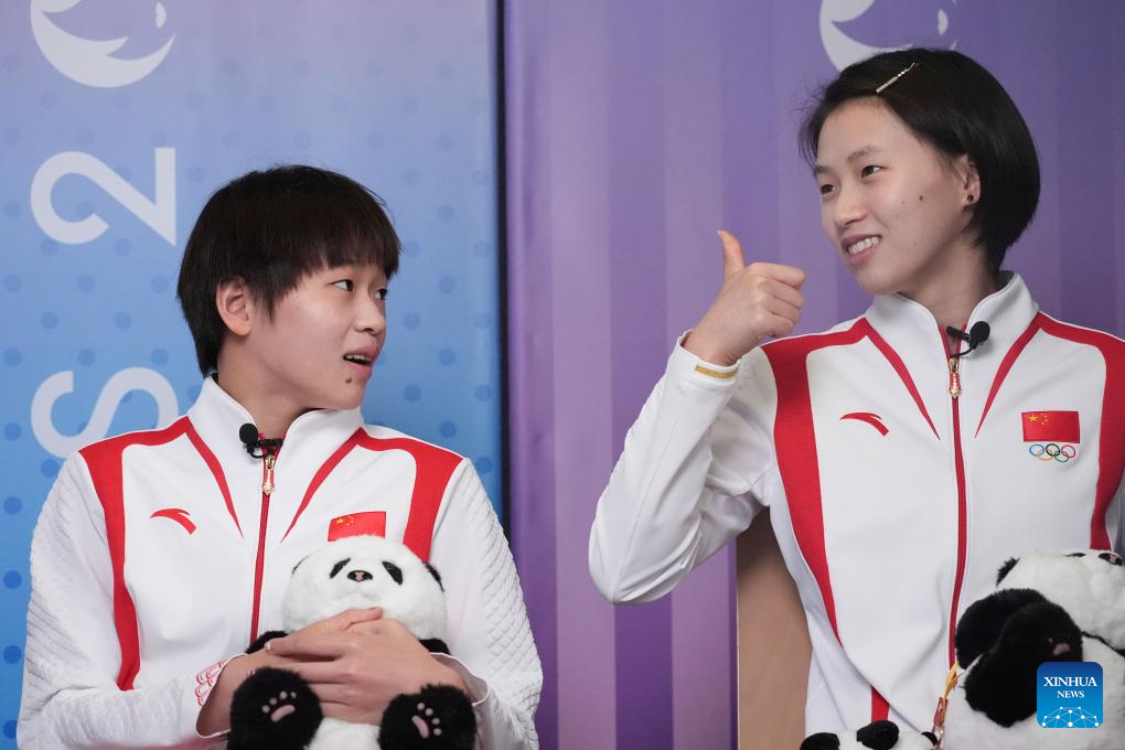 Quan Hongchan, Chen Yuxi take part in interview with Xinhua