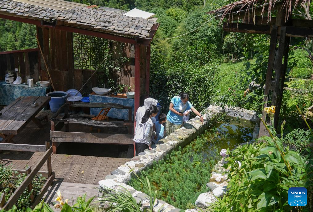 Tourism booms in Shennongjia Forest District, C China's Hubei