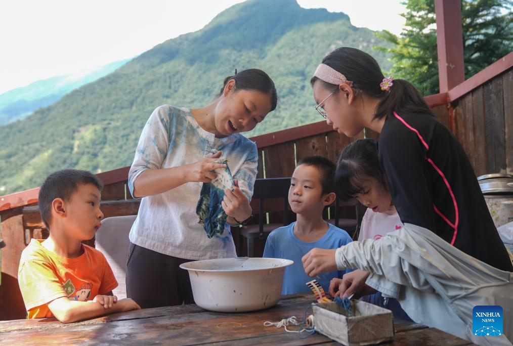 Tourism booms in Shennongjia Forest District, C China's Hubei