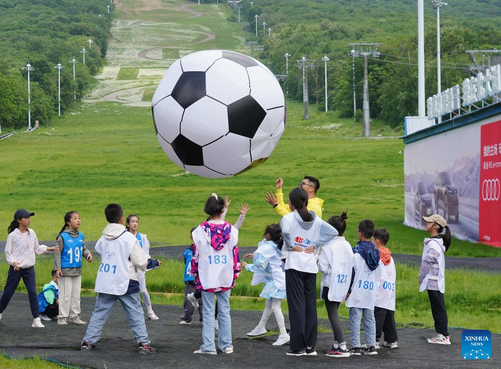 Tourists enjoy summer at ski resorts in Jilin, NE China