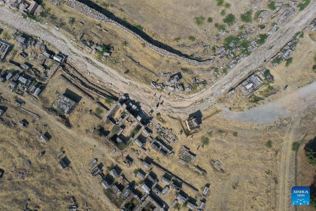 Scenery of ruins of ancient city of Hierapolis in Denizli, Türkiye