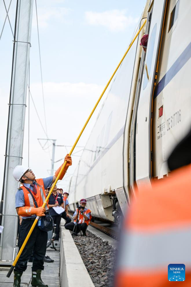 Fault simulation drill conducted on Baotou-Yinchuan high-speed railway