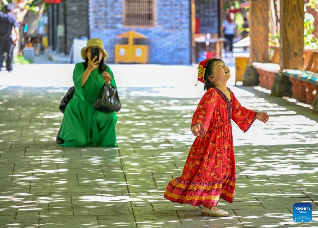 Turpan grape festival kicks off in Xinjiang