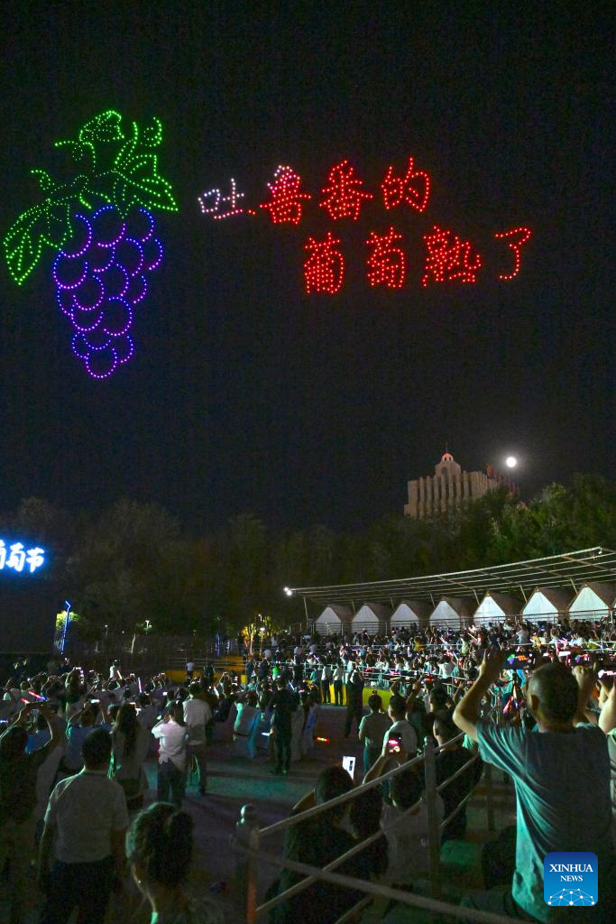 Turpan grape festival kicks off in Xinjiang