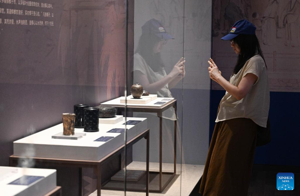 Exhibition showcasing Hainan's cultural relics held at Hainan Museum