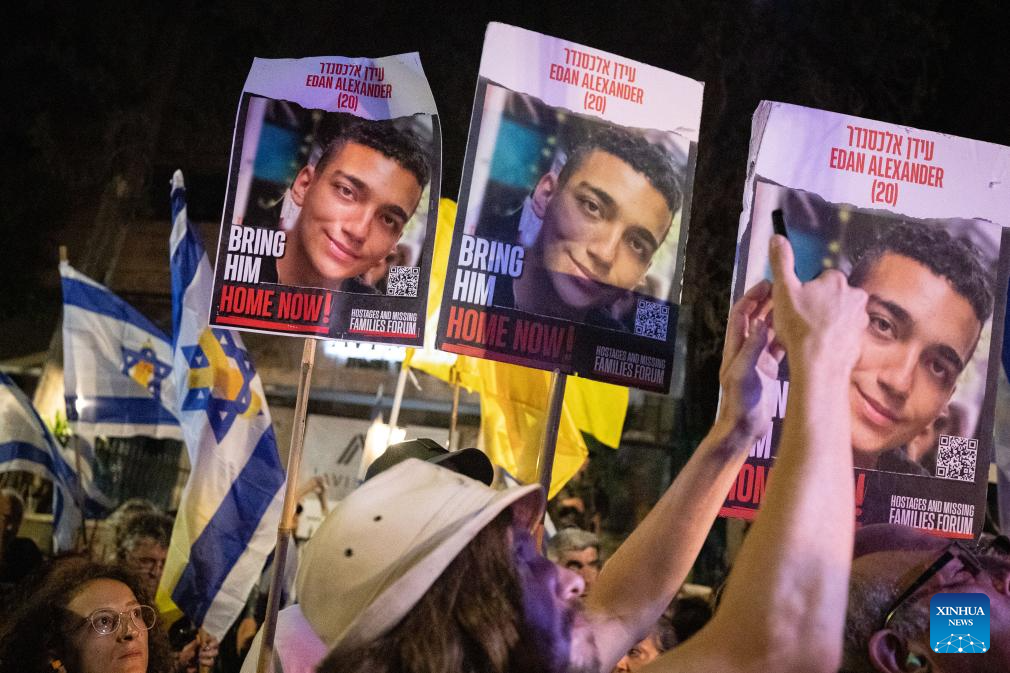 Rallies, partial strike resume in Israel over hostage deaths