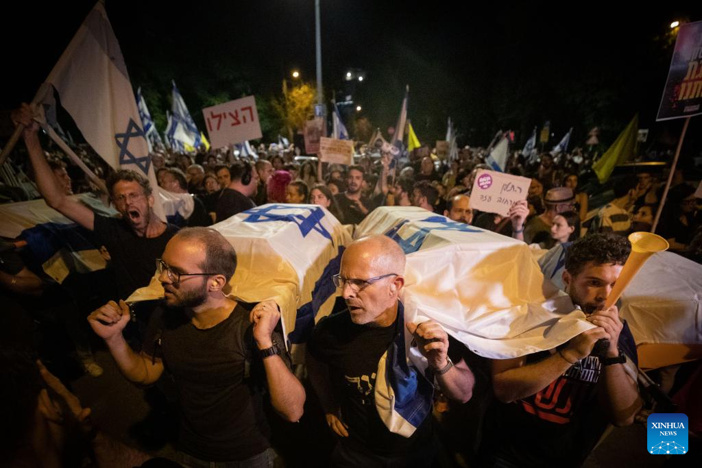 Rallies, partial strike resume in Israel over hostage deaths