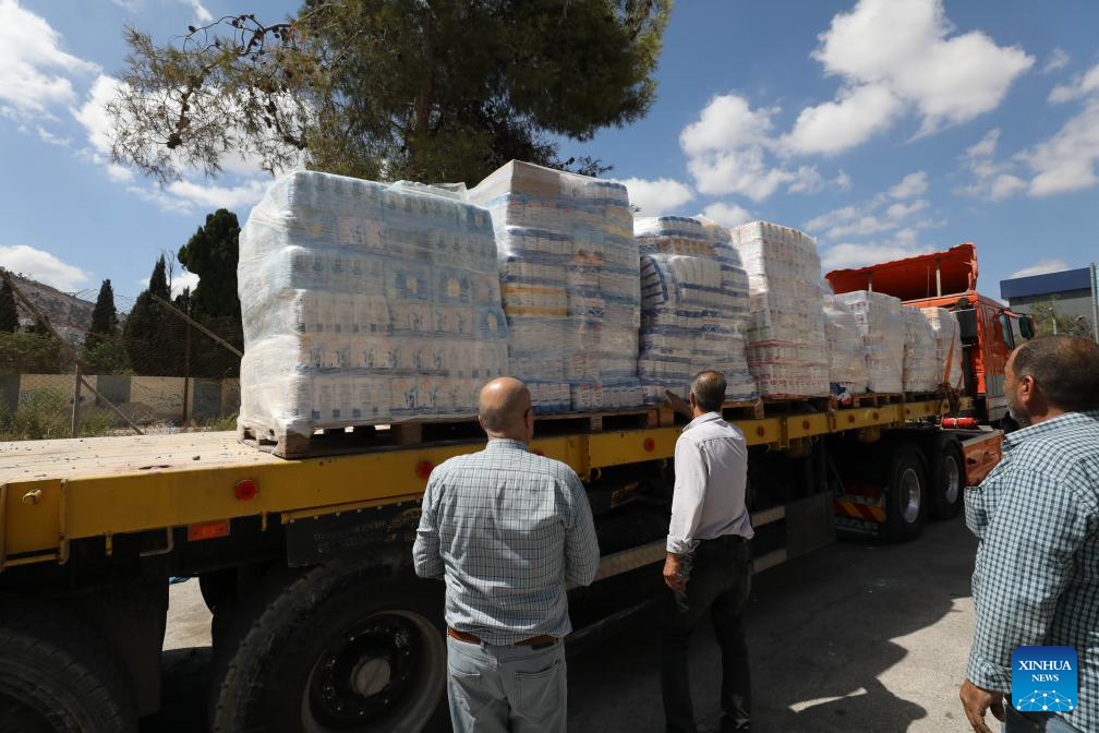 Palestinians in Nablus send food aid to Jenin