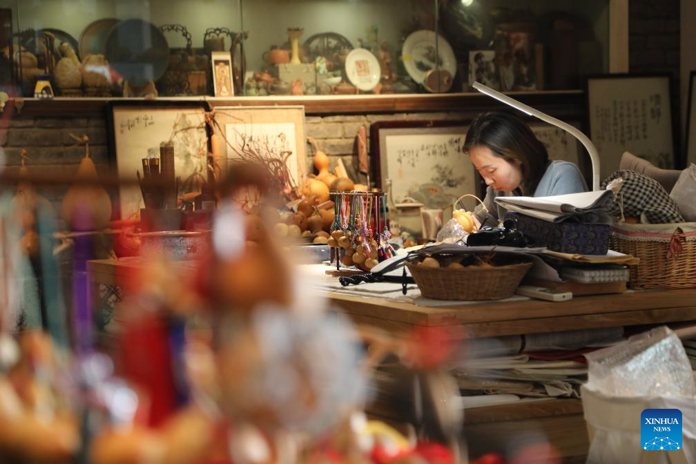 Across China: Sculpting the future: Youth-led revival of gourd carving