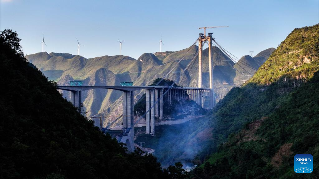 Huajiang grand canyon bridge under construction in Guizhou