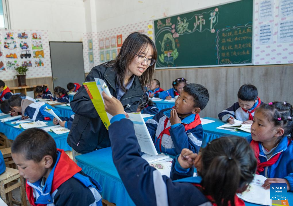 Paired-up assistance boosts Xizang's education development