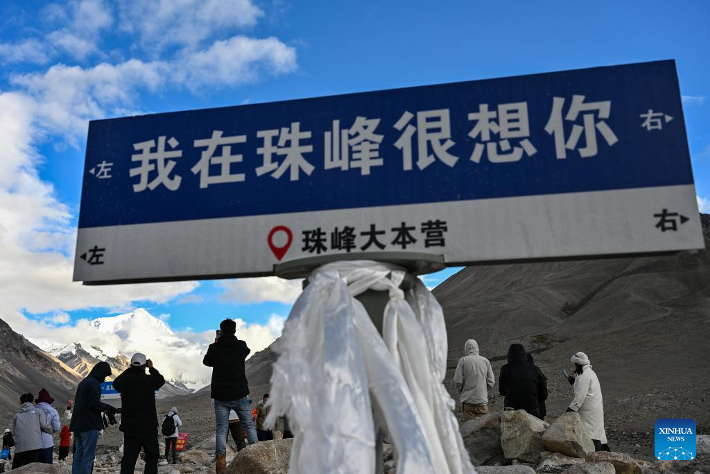 Scenery of Mount Qomolangma in Xizang