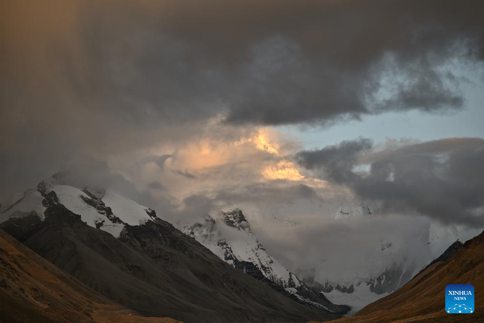 Scenery of Mount Qomolangma in Xizang