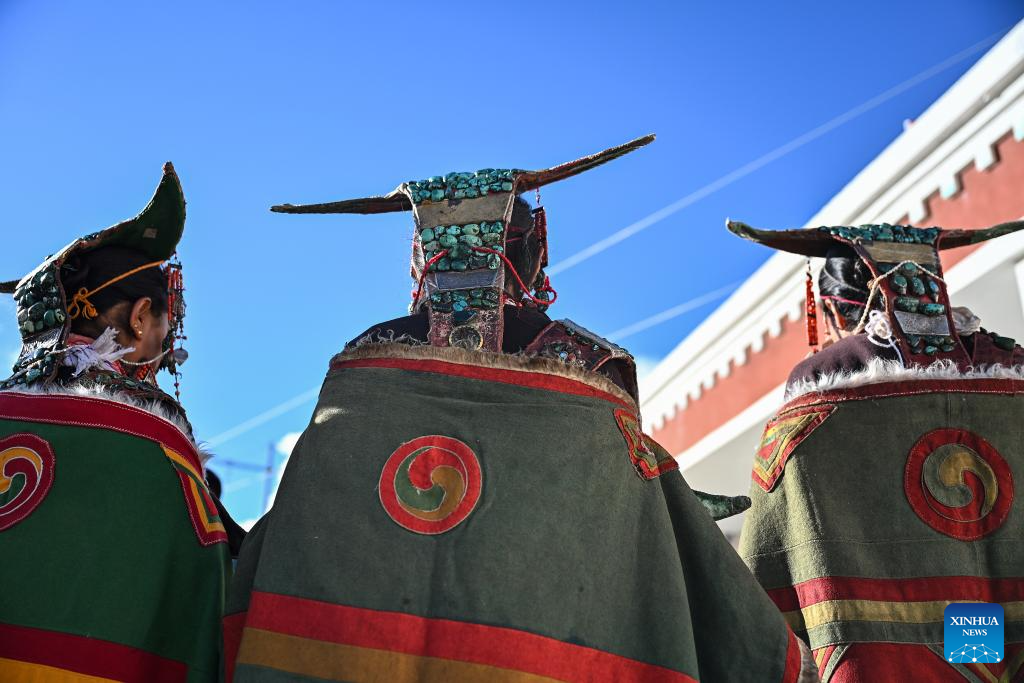 Villagers display folk costume in Pulan County, SW China's Xizang