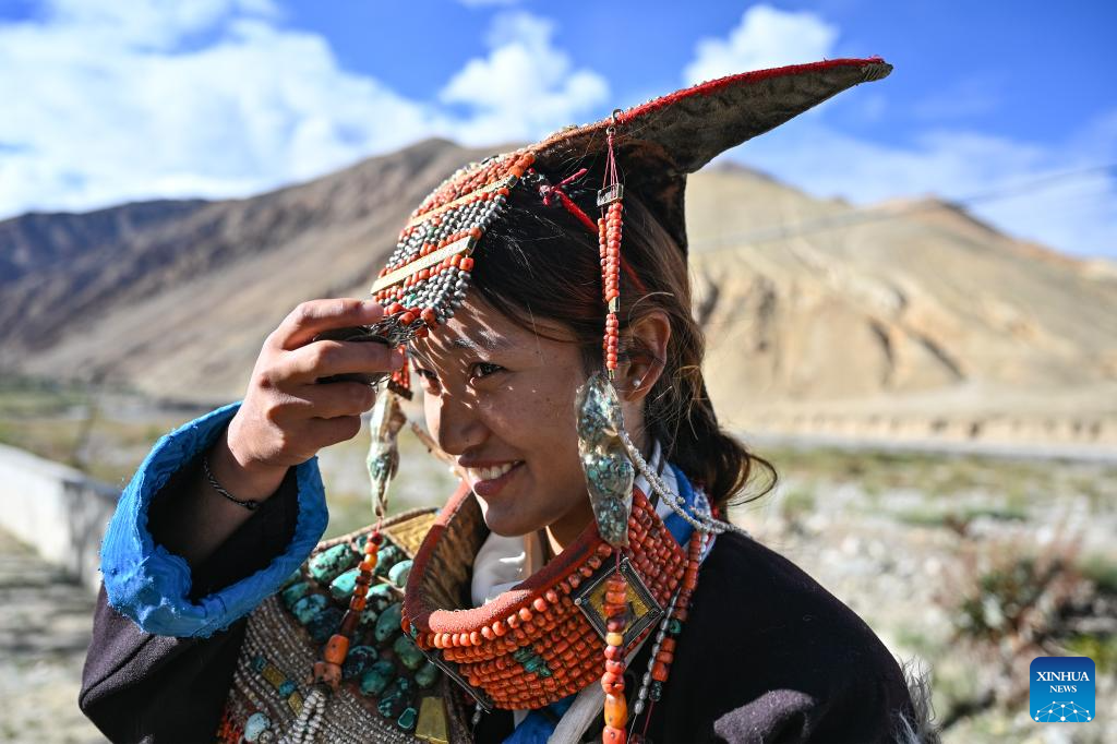 Villagers display folk costume in Pulan County, SW China's Xizang